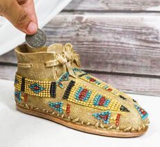 Rustic Tribal Native Indian Moccasin Shoe Shaped Coin Money Bank Jar Fig... - €19,01 EUR