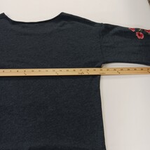 American Eagle Outfitters Women's Gray Floral Sleeve Cropped Sweatshirt Sz Small image 8