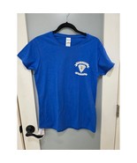 Gildan Queen of Apostles 60th Anniversary Tee Blue Women’s M “Never Give... - $220.06 MXN