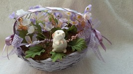 1988 Enesco Easter Basket music box, no box, Taiwan, &quot;everything is beautiful&quot; - £18.93 GBP