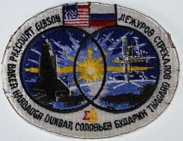 NASA STS-71 USA &amp; RUSSIA MIR DOCKING COMMEMORATIVE MISSION PATCH - POOR - $5.24