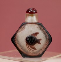 2.5&quot; Vintage Chinese Peking Glass Overlay Carved Snuff Bottle -Brown Fis... - $1,568.55 MXN