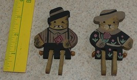 2 VINTAGE HAND PAINTED WOODEN FOLK ART CAT SHELF SITTER FIGURINES - $6.44