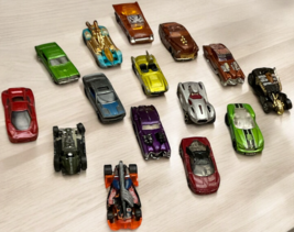 Hot Wheels Diecast Toy Lot Of 25 - Years 2000 - 2012 image 11