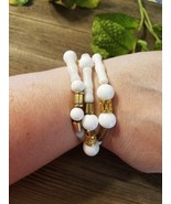 White glass and gold beaded Stretch Bracelet - £15.64 GBP