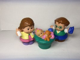Fisher Price Little People 3 Figures 2001 Family Mother Father Baby - $14.80