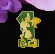 GOOFY #1 TENNIS PRO Award PIN Pinback Vintage Walt Disney Green Yellow T... - £13.44 GBP