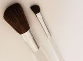 Clinique Clear 2 Piece Makeup Brush Set for even application of makeup - £12.01 GBP