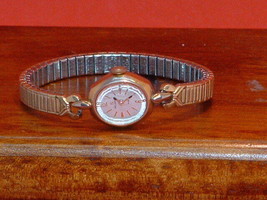 Pre-Owned Vintage Women’s Helbros Gold Tone Hand Wind Dress Watch (Parts Only) - £6.62 GBP