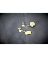 Hello Kitty Gold Pierced Earrings with Gemstone | Momoberry Sanrio - $1,822.16 MXN