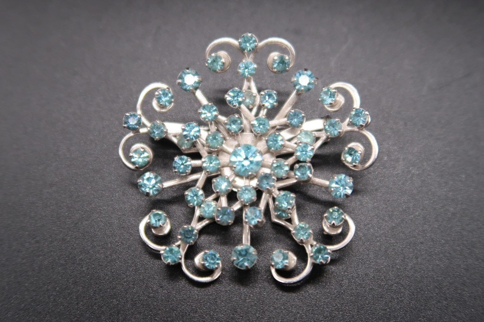 Vtg Aqua Blue Prong Set Rhinestone Brooch Starburst Snowflake Brooch Silver Tone Item image 12