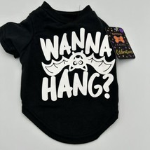 Buttons &amp; Bones Halloween Wanna Hang Dog T-Shirt Size Small - $255.92 MXN