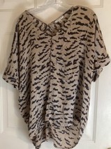 Cabi Women&#39;s 100% Silk Top Size L Animal Print  V-Neck Blouse Shirt #569 - $17.82