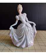 Cinderella Porcelain Figurine 7&quot; Tall - €10,31 EUR