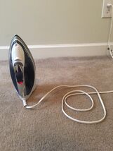  Black &amp; Decker Steam Iron Non-Stick NON WORKING for Parts - $13.30