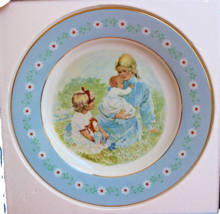 Collectible Vintage 1974 Avon “Tenderness” Plate In Original Box Produced Spain - £4.03 GBP