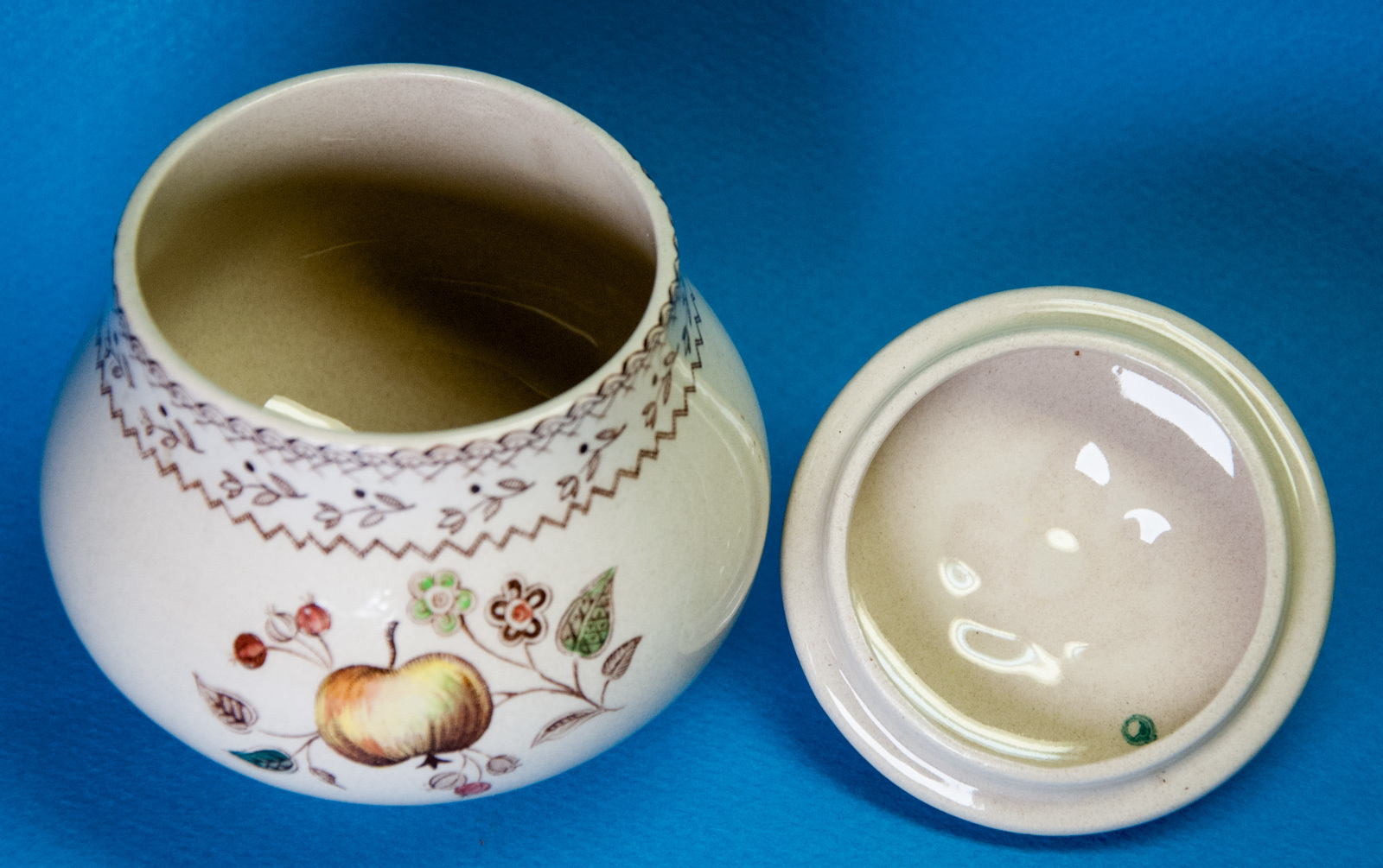 Johnson Bros Fruit Sampler Sugar Bowl w Lid Item image 3