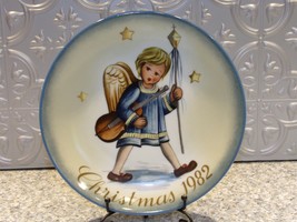 Schmid Angelic Procession Plate Christmas 1982 Berta Hummel Inspired  - $13.49
