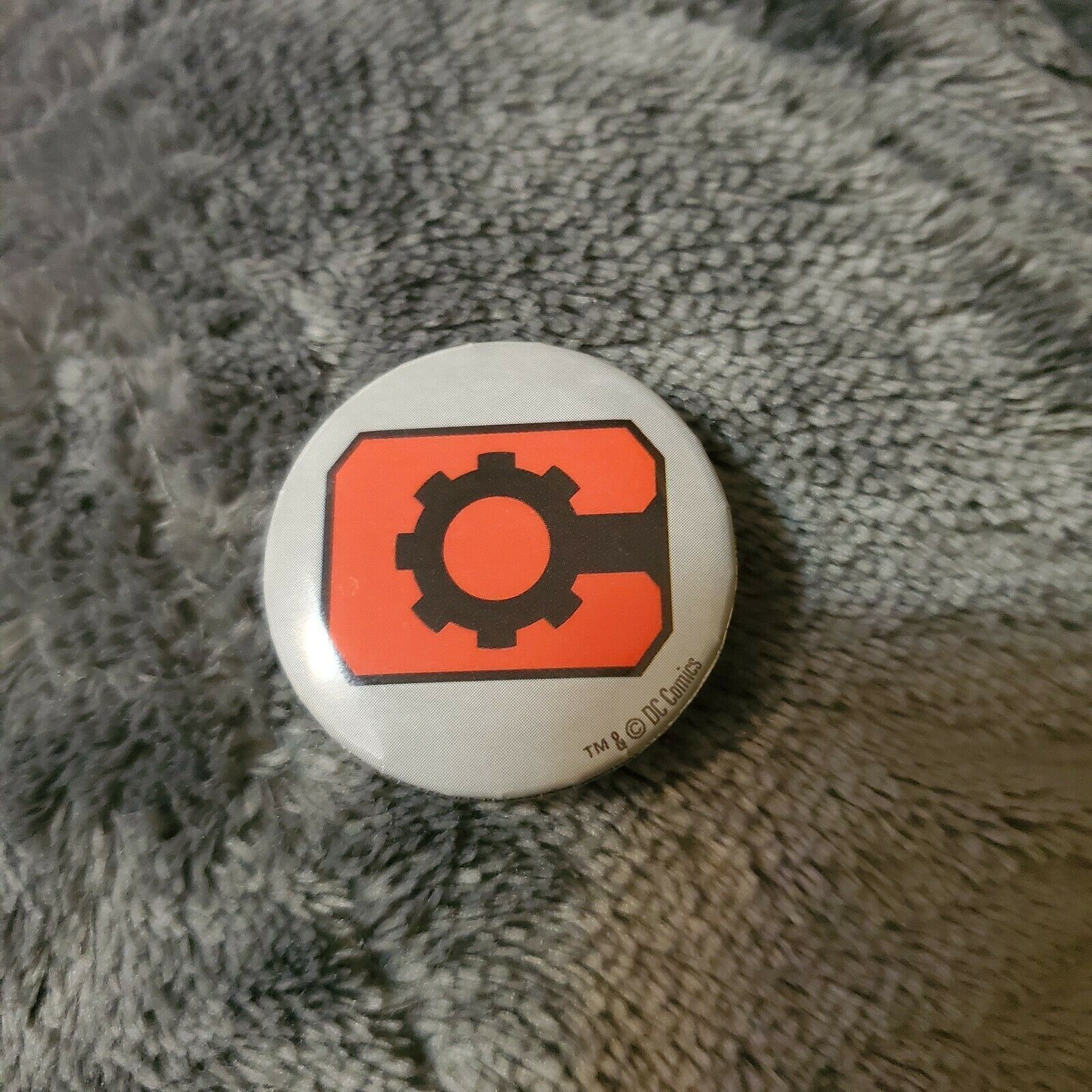 NEW! NYCC 2018 DC COMICS CYBORG LOGO PIN - $0.99