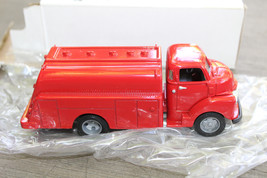 Ertl #19368 1:40 Scale 1950 Red Chevy Caution Flammable Oil Truck MINT LB - $33.99
