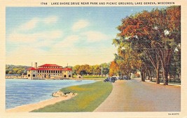 Lake Geneva Wisconsin~Lake Shore Drive Park &amp; Picnic GROUNDS~1945 Postcard - £4.04 GBP