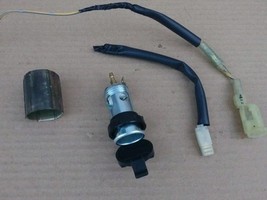 97 98 99 00 01 CRV REAR CARGO AREA POWER POINT OUTLET SOCKET 12 VOLT + C... - $436.63 MXN