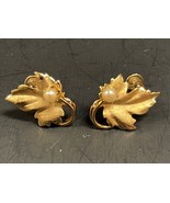 Rare Star Screw Back Leaf and Pearl Vintage Earrings - $285.10 MXN