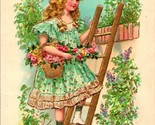 Vtg Cartolina 1900s Goffrato &amp; Dorato Best Auguri Girl Raccogliere Fiori Su - $6.10