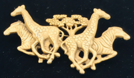 Vintage AJC Gold Tone Wildlife Safari Giraffe &amp; Zebra Brooch Pin 2 5/8&quot; x 1 1/2&quot; - £11.00 GBP