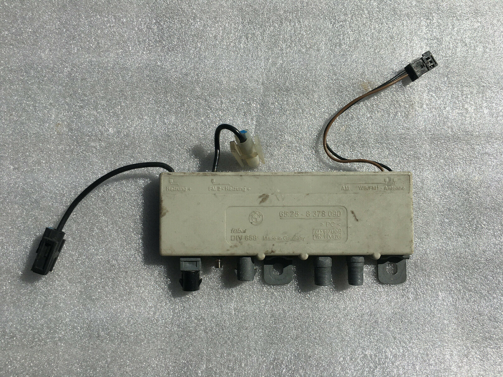 BMW E38 E39 OEM Antenna Amplifier 8378090 - $9.41