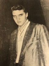 Elvis Presley Vintage Magazine Pinup Elvis In Suit - $3.95