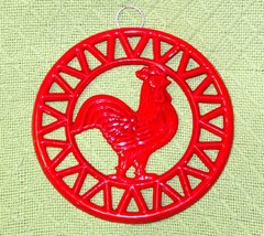 Red Rooster Metal Trivet Hot Pot Plate Rustic Cast Iron 2009 Wall Hanging Decor - £15.87 GBP