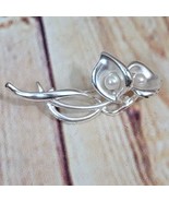 Vintage NAPIER Calla Lily Brouch Pin w/Faux Pearl Silver Tone Granma Core - £8.43 GBP