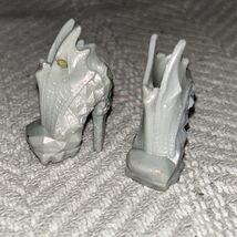 Monster High Doll Draculaura Boo York Silver Gargoyle Dragon Head Shoes H2 - $10.85