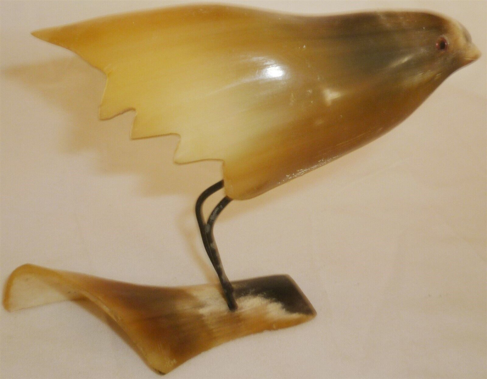 BEAUTIFUL HORN CARVING FIGURINE BIRD 61 - $4.00