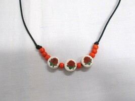 CERAMIC DISC ROUND RED ROSE / ROSES w RED ACCENT BEADS TIE ON ANKLET OR ... - $11.20 CAD