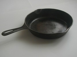 Vintage Unmarked Wagner Ware #7 9 3/4 Inch Cast Iron Skillet with Double Spouts - $32.99