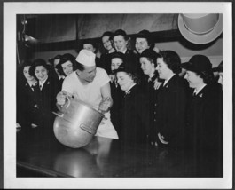 WWII US Naval Training School (WR) Bronx NY Photo #21 WAVES in Kitchen - £15.55 GBP