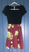 Gilli Dress Size Small Black Crossover V Neck Top w Floral Burgundy Bott... - $9.90