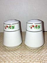 Christmas Holiday Salt and Pepper Shakers White Holly Berry Gold Trim - £6.24 GBP