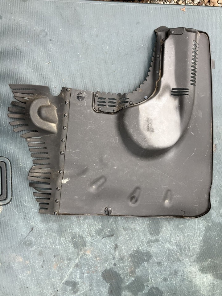 Mercedes-Benz E W211 2005 Wiper trim A2118300413 - $49.49