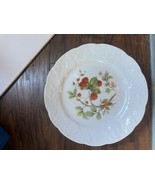 DANSK Ivy Raspberries Accent Salad Dessert Porcelain Plate Embossed trim. - $272.68 MXN