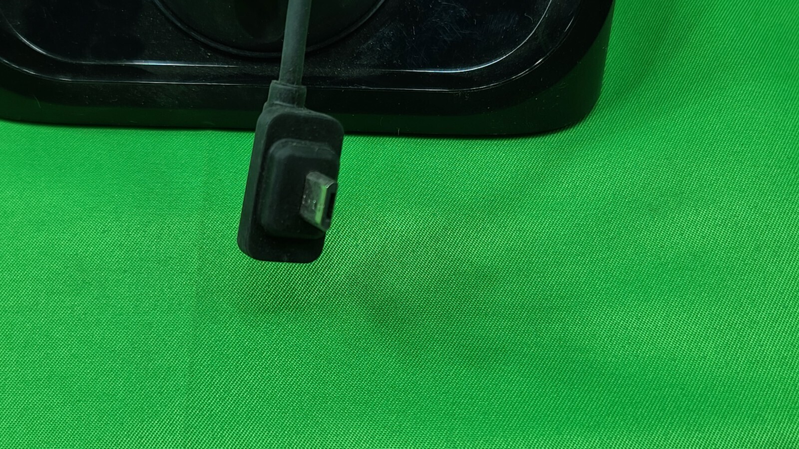 Blink Solar Panel Charging Mount Model BAC044500U Color Black With Batttery Item image 5
