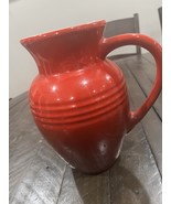 Le Creuset Stoneware Cerise Red Stoneware 2 Quart Pitcher 9&quot; Tall - $730.19 MXN