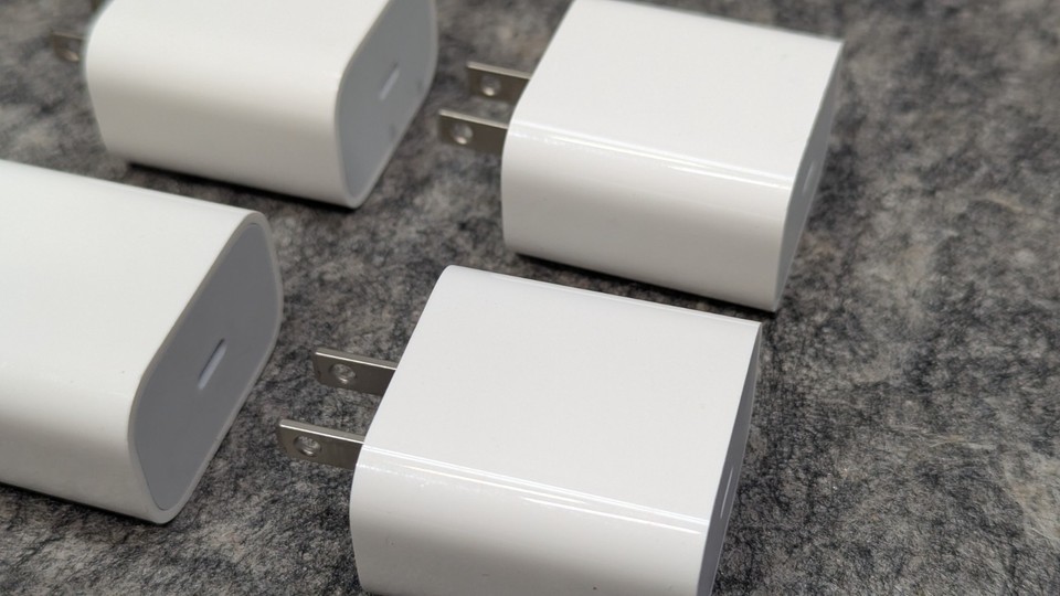 Lot of 4  Apple 20W USB-C Power Adapter iPhone Charger Type C - A2305/A2935 Item image 12