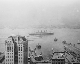RMS Lusitania on Hudson River seen from Singer Building in New York Photo Print - £6.89 GBP+