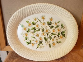 Vintage Hard Plastic Serving Platter Tray Daisies Flowers Basketweave Edge FS - £23.73 GBP