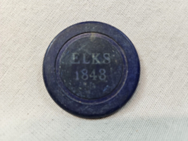 Vintage ELKS 1843 Kirkland Bellvue Poker Chip Dark Blue - $9.95