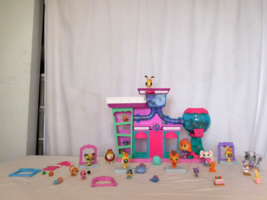 Littlest Pet Shop Play Set Sweet Delights Sweet Shoppe House + Pets and Accessor - £42.04 GBP