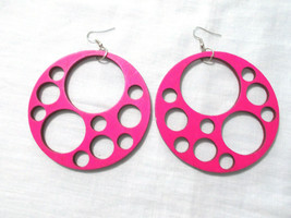 Fuschia Pink With Peek A Boo Holes Color Stained Wood Xl Pair Of Earrings - £3.97 GBP